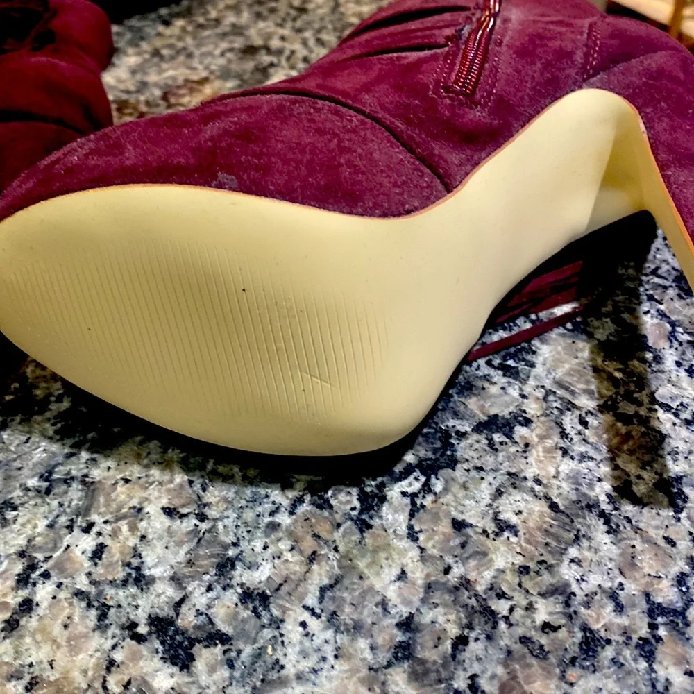 Suede Ankle Boots S7, Burgundy with fringe and metal details. Never worn!